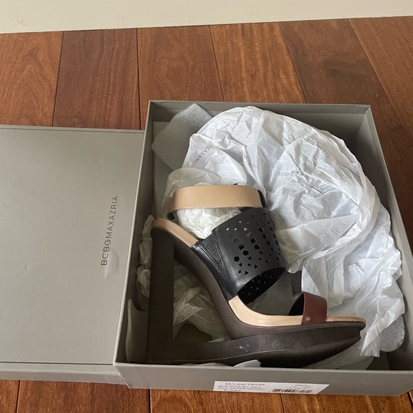 Stunning BCBGMAXAZRIA heels. - Picture 6 of 6